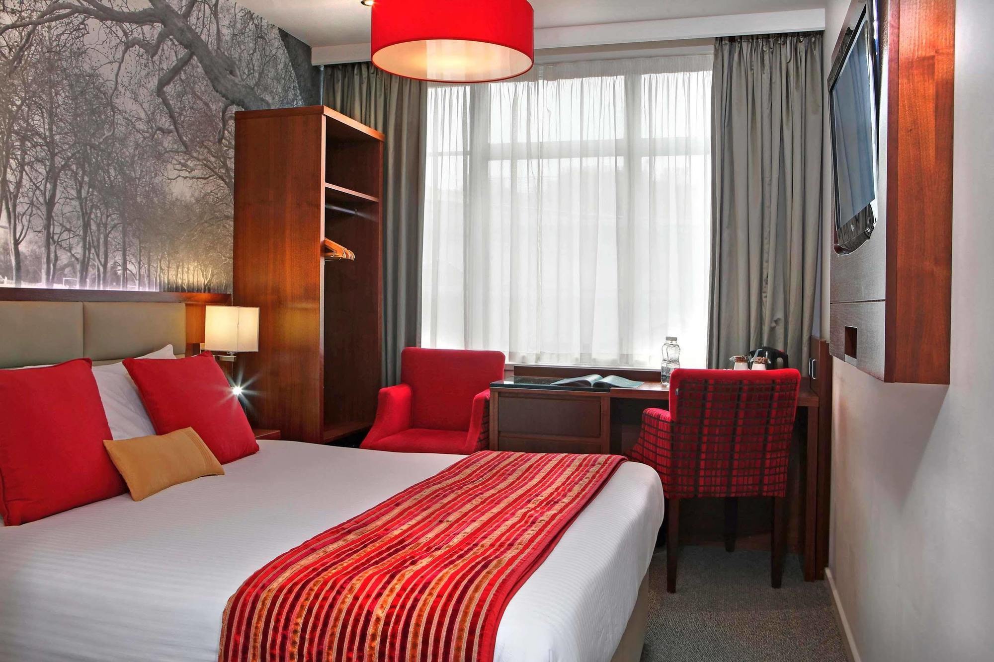 Seraphine Kensington Olympia Лондон Екстериор снимка